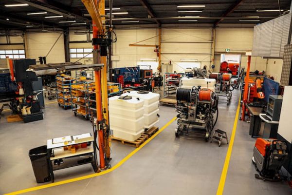 Wir liefern unsere Rohrreinigungs- und Toilettenservicesysteme von unseren Fabriken